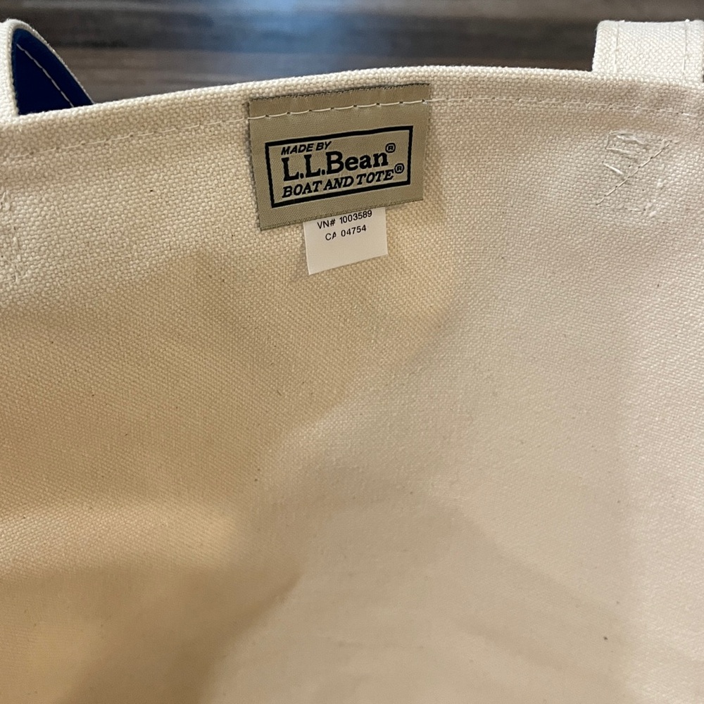 L.L Bean Limited Edition Boat and Tote For the National Parks Collection: Acadia - Picture 9 of 11